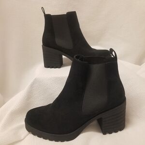 NWOT H&M Divided Block Heel Boots